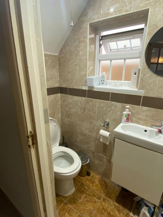 Comfortable Single Bedroom With Free On Site Parking 泰晤士河畔京士顿 外观 照片