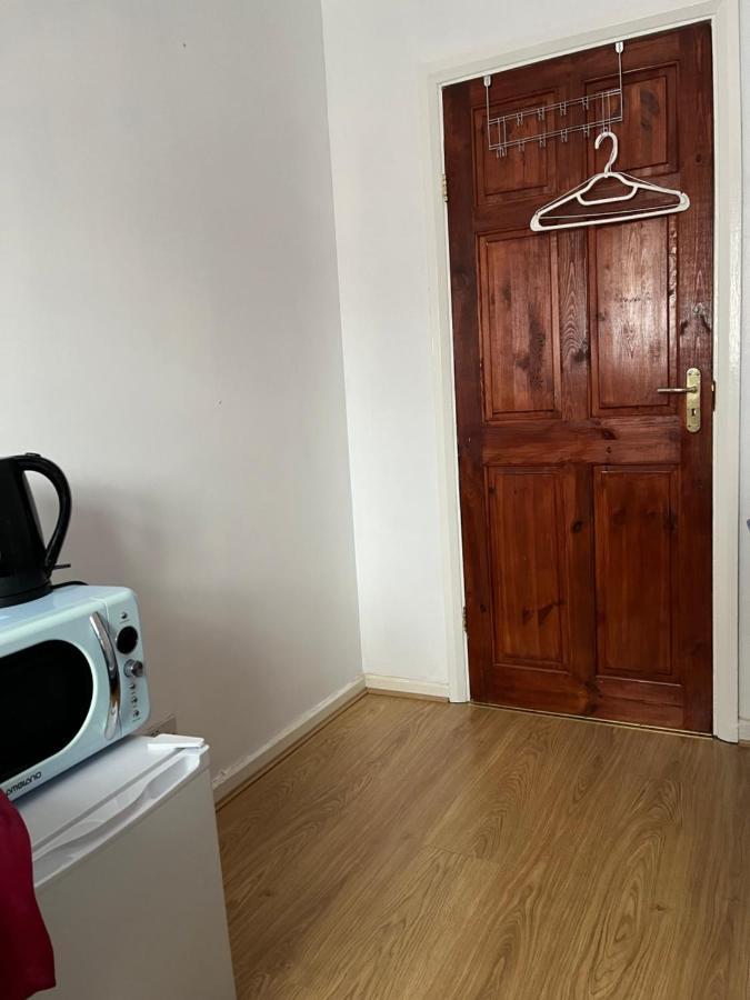 Comfortable Single Bedroom With Free On Site Parking 泰晤士河畔京士顿 外观 照片